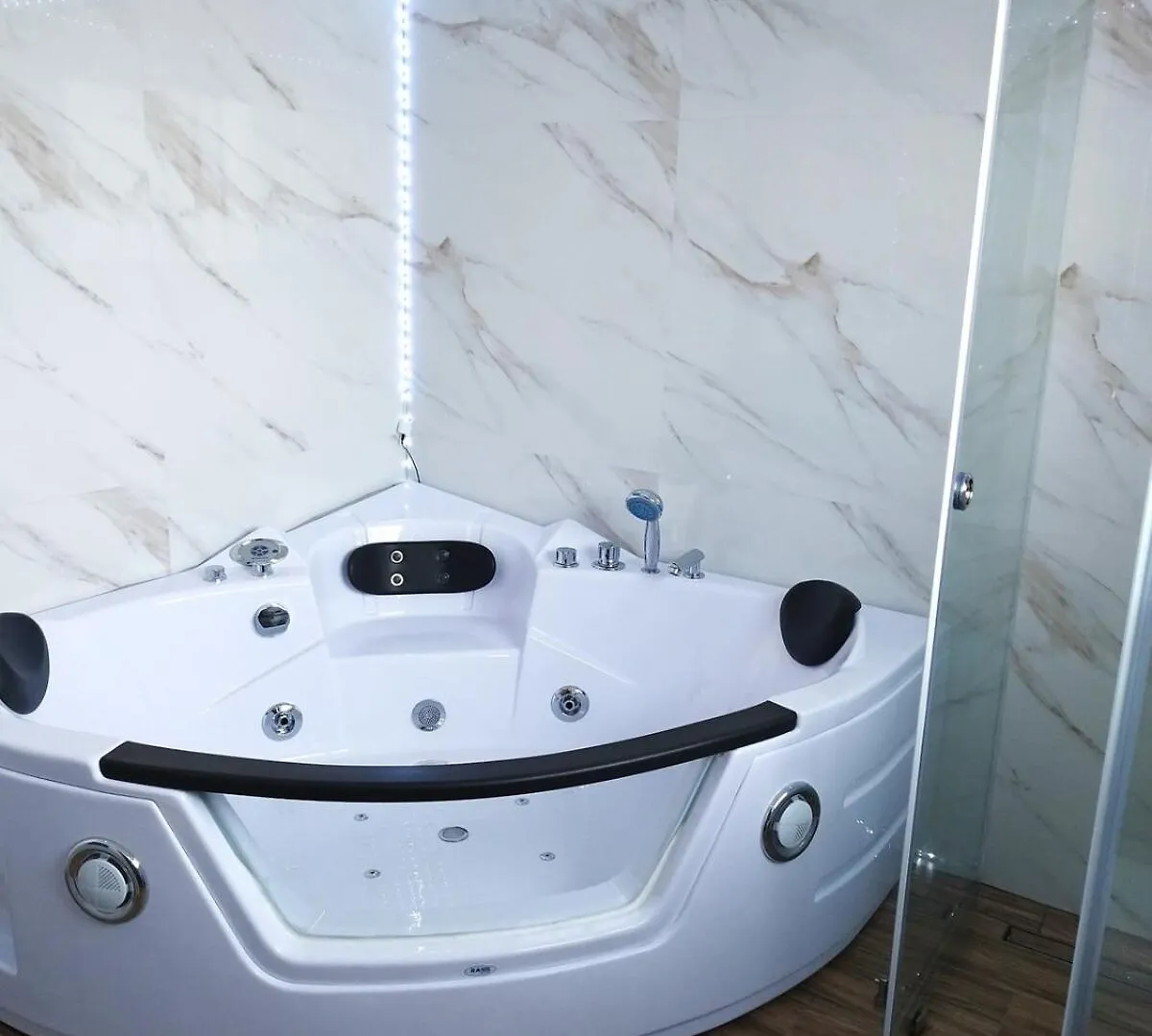 Suite De Lujo Cleopatra Con Jacuzzi Privado Κίτο Διαμέρισμα